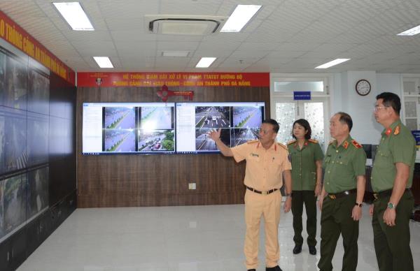 Vững vàng trên trận tuyến gìn giữ trật tự an toàn giao thông