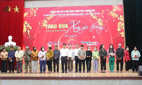 Trao 1.250 suất quà Xuân yêu thương cho hoàn cảnh khó khăn