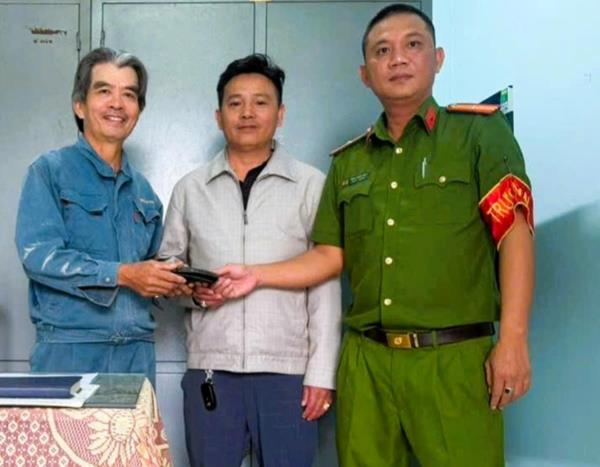 Trả lại tài sản cho người đánh rơi