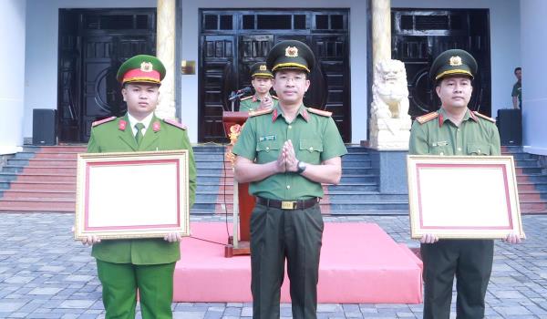 Thủ tướng Chính phủ, Bộ trưởng Bộ Công an tặng Bằng khen nhiều tập thể, cá nhân thuộc Công an TP Đà Nẵng