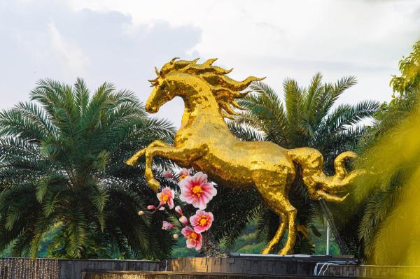 Sân bay quốc tế Đà Nẵng ra mắt biểu tượng linh vật ngựa vàng chào xuân Bính Ngọ 2026