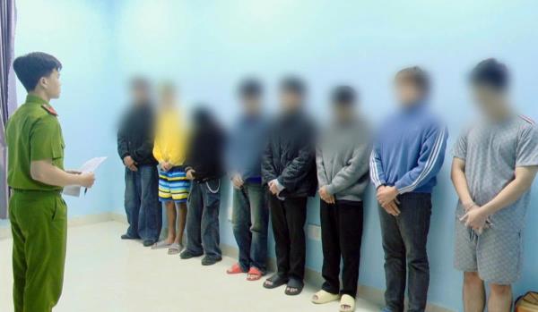 Đột kích Chăm Chỉ Club bắt giữ nhiều đối tượng mua bán, sử dụng cần sa