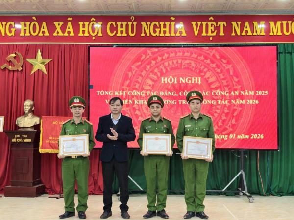 Công an xã A Vương tiếp tục phát huy thành tích là đơn vị dẫn đầu phong trào thi đua Vì An ninh Tổ quốc năm 2025
