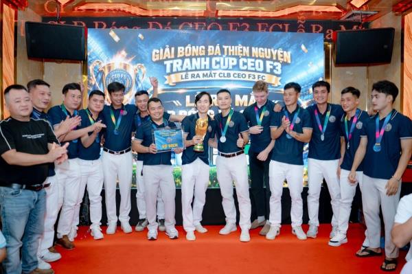 Doanh nhân đá bóng, quyên góp hơn 100 triệu đồng giúp đỡ đồng bào khó khăn