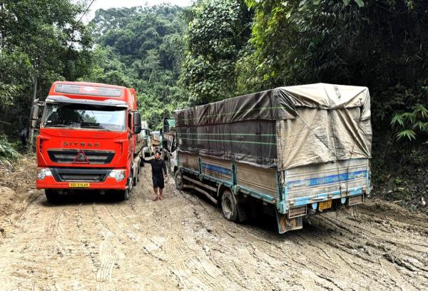 Từ hôm nay (10-10), cấm xe ô-tô tải từ 4 trục trở lên lưu thông trên QL14D