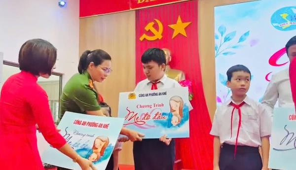 Phụ nữ phường An Khê trao hỗ trợ chương trình Mẹ đỡ đầu