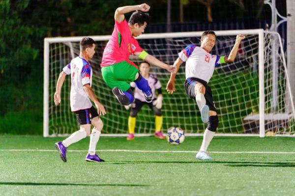 12 đội tranh tài Giải bóng đá Nụ cười tháng 10, quyên góp giúp đỡ nạn nhân chất độc da cam