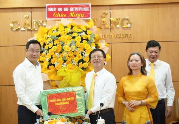 Bí thư Thành ủy Lê Ngọc Quang thăm, chúc mừng các doanh nghiệp nhân ngày Doanh nhân Việt Nam