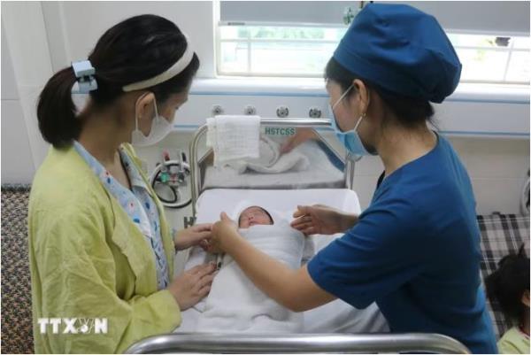 Vì sao người trẻ ngày càng ngại sinh con?