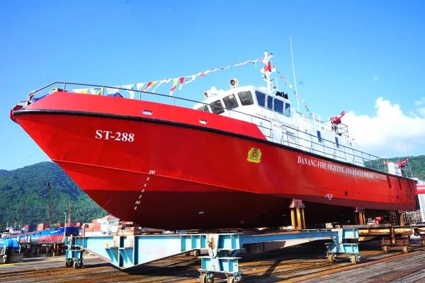 Hạ thủy tàu chữa cháy và cứu nạn cứu hộ trên sông, cửa biển Đà Nẵng số 01
