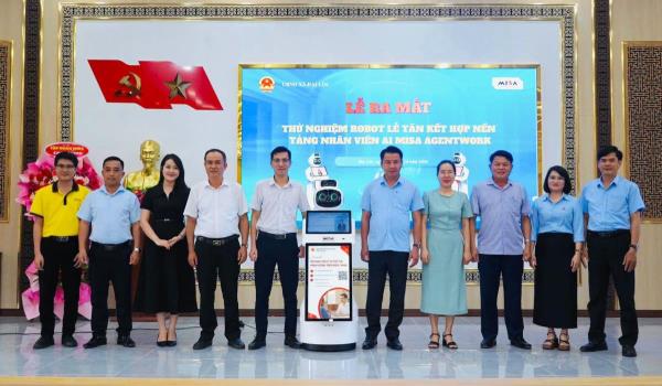 Xã Đại Lộc thử nghiệm robot lễ tân ứng dụng trí tuệ nhân tạo