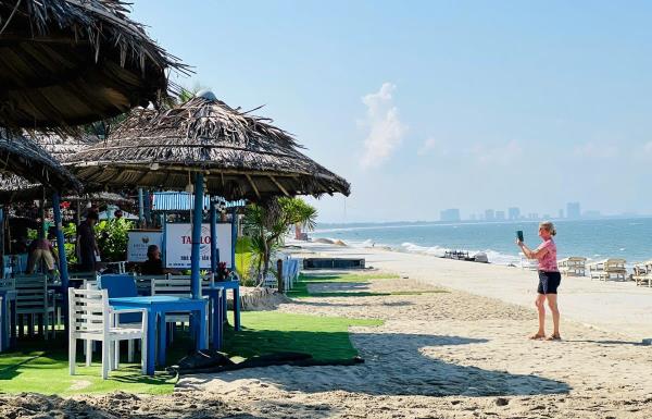Cận cảnh tuyến kè khẩn cấp khu vực Hội An sắp về đích