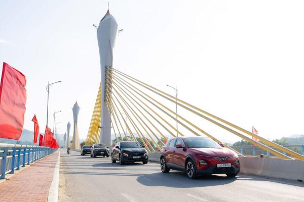 Ưu đãi lúc mua, miễn phí sạc khi dùng: Ô tô điện VinFast thuyết phục người dùng ở bài toán chi phí