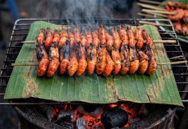 Về Phú Túc ăn tôm suối nướng lá chuối
