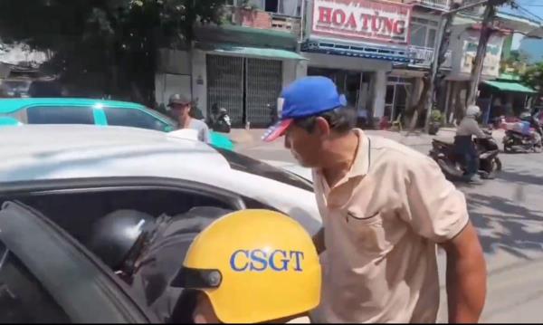 Đang tuần tra, CSGT kịp thời cứu người gặp nạn