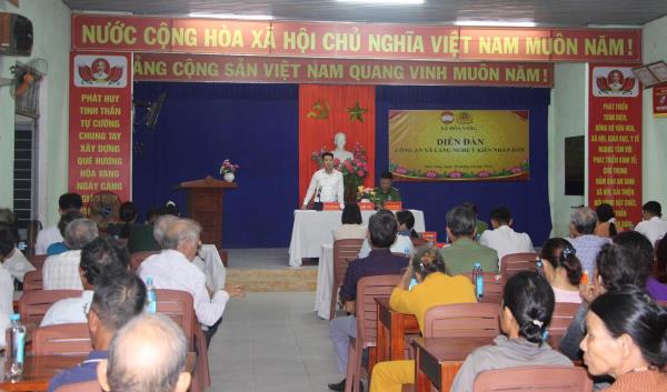 Công an xã Hòa Vang lắng nghe ý kiến Nhân dân
