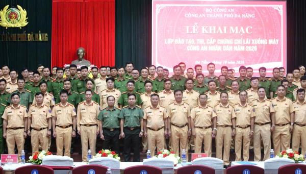 Công an TP Đà Nẵng Khai mạc lớp đào tạo lái xuồng máy cho 150 cán bộ, chiến sĩ