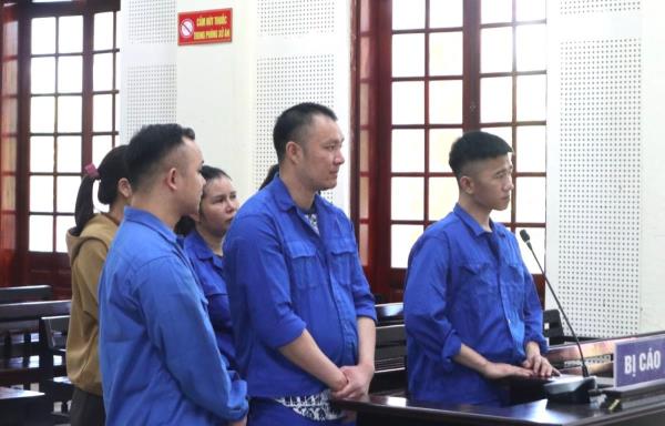 Nhóm nam thanh nữ tú tổ chức tiệc ke trong quán karaoke lãnh án tù