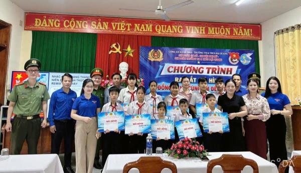 Đồng hành cùng em đến trường