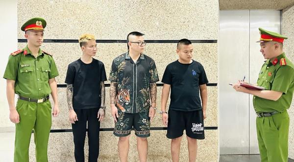 Bắt tạm giam 3 đối tượng mua bán người dưới 16 tuổi và giam người trái pháp luật tại cơ sở karaoke