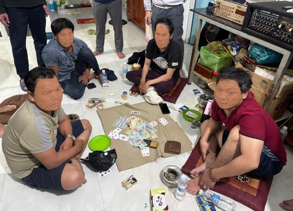 Lộ diện nhóm bác thằng bần