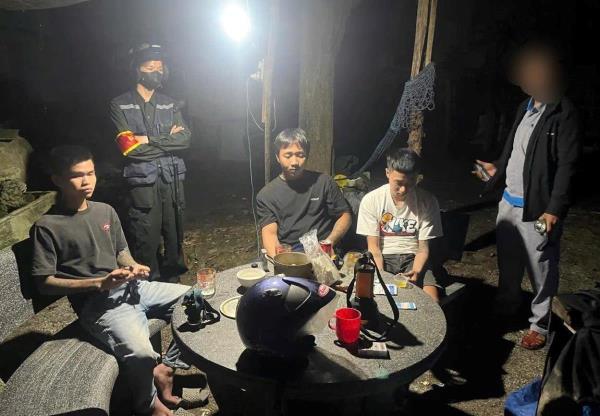 Công an xã Tam Xuân tuần tra đêm bắt ổ ma