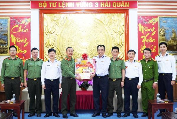Lãnh đạo CATP Đà Nẵng thăm, chúc tết các lực lượng thực hiện nhiệm vụ giữ gìn biển đảo