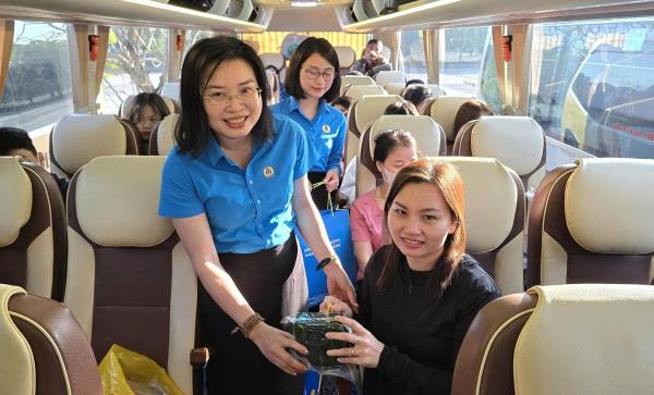 Chuyến xe công đoàn đưa gần 4.000 đoàn viên, người lao động tại Đà Nẵng về quê đón Tết