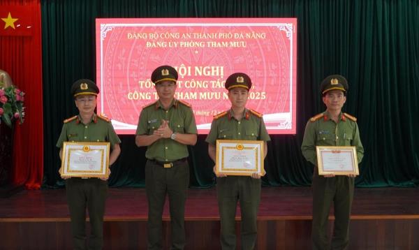 Xây dựng Đảng vững mạnh, nâng cao chất lượng tham mưu chiến lược