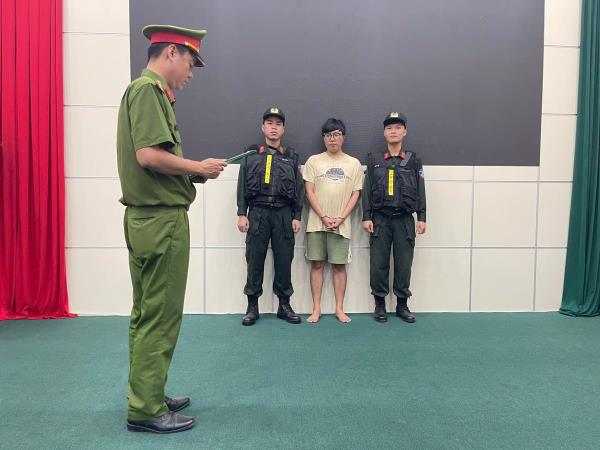 Hàng trăm cô gái trẻ đẹp sập bẫy gã sở khanh, vừa mất tình vừa bị chiếm đoạt tài sản