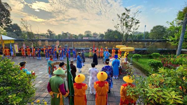 Hạ nêu trong Hoàng cung Huế khép lại Tết, trao gửi bình an đầu năm