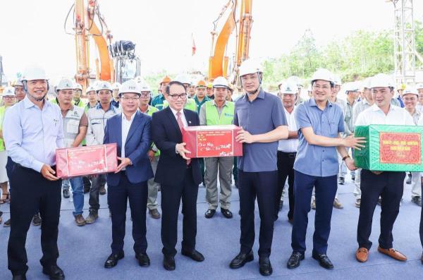 Đẩy nhanh tiến độ thi công các dự án giao thông trọng điểm