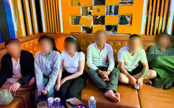 Đá quý chứa ma túy