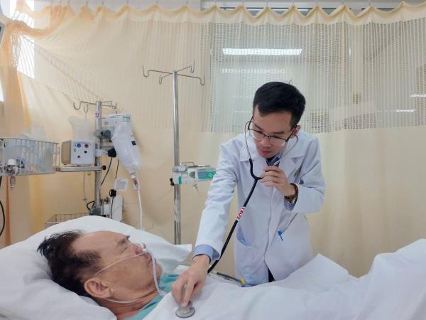 Vinmec Nha Trang cứu bệnh nhân nước ngoài cao tuổi sốc tim, nguy cơ đột tử cận kề