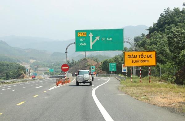 Tổ chức giao thông tạm thời trên cao tốc La Sơn - Hòa Liên dịp Tết