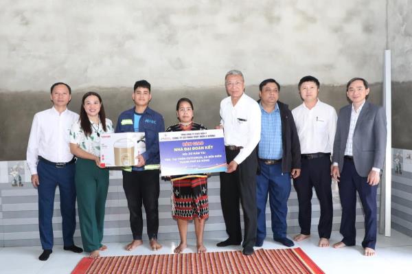 Công ty Cổ phần Thủy điện A Vương trao quà Tết xuân Bính Ngọ năm 2026 cho các xã vùng cao Đà Nẵng