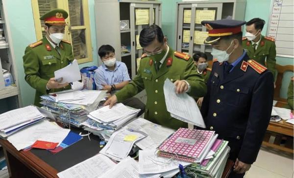 Cựu Giám đốc CDC Huế tiếp tục bị truy tố liên quan đến sai phạm mua, sử dụng vắc-xin