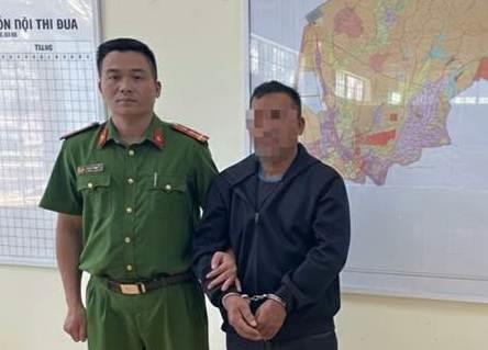 Tạt xăng đốt vợ vì không được mua rượu