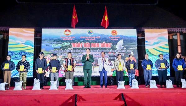 Ngày hội non sông lan tỏa niềm tin nơi vùng biên A Lưới