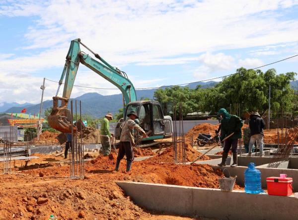 Huy động nhân lực, đẩy nhanh xây dựng trường nội trú liên cấp các xã biên giới tại Quảng Ngãi