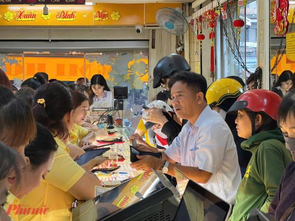 Giá vàng, chứng khoán đồng loạt tăng trở lại