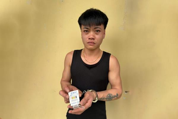 Mua ma túy về bán lẻ