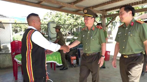 Phát huy vai trò người có uy tín trong tuyên truyền bầu cử