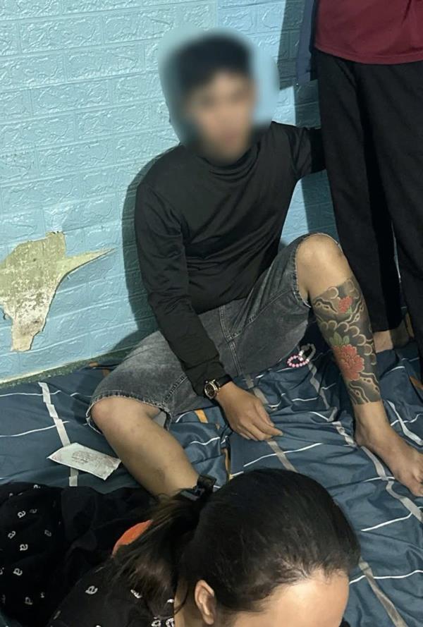 Bị bắt khi đang đập đá
