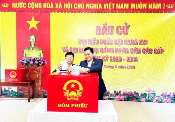 Phó Chủ tịch Thường trực HĐND TP Đà Nẵng Trần Phước Sơn tham dự khai mạc bầu cử tại Tổ bầu cử số 2