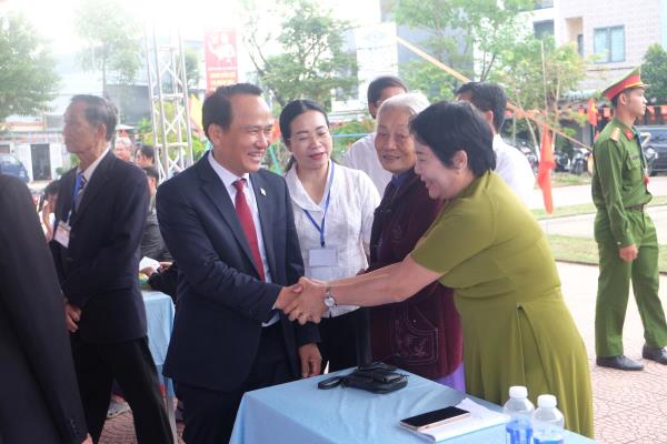 Phó Bí thư Thường trực Thành ủy Đà Nẵng Nguyễn Đình Vĩnh tham gia bỏ phiếu cùng cử tri