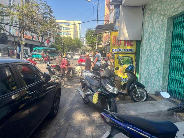 Quản trị không gian đô thị nhìn từ vỉa hè