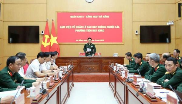 Quân khu 5 làm việc với Cảng Hàng không quốc tế Đà Nẵng về bảo đảm an toàn vùng trời