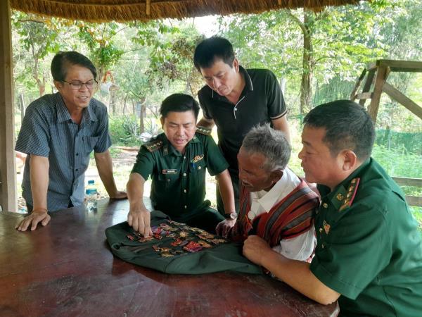 Nghĩa tình sâu nặng trên biên giới Việt – Lào (Kỳ 1: Những người lính Lào mang trong tim Tổ quốc Việt Nam)