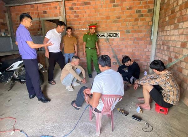 Đập đá lúc nửa đêm